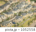 1052558