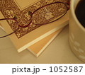 1052587