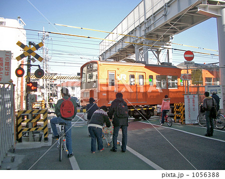 武蔵小金井駅踏切 中央線高架工事前 の写真素材