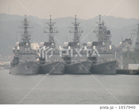 横須賀の海上自衛隊 1057940