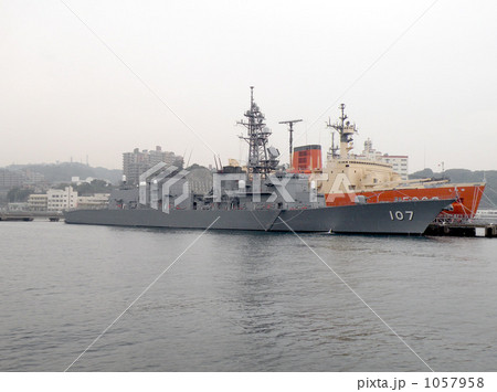 横須賀の海上自衛隊 1057958
