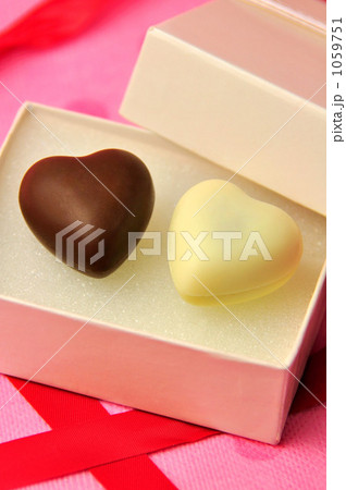 バレンタインデーのハートチョコレート バレンタインデーのハートチョコレート 1059751