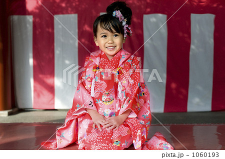 着物を着た女の子 1060193