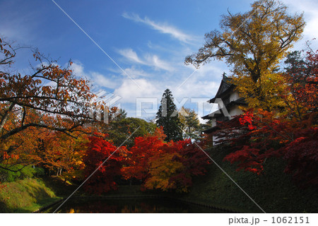 弘前城　丑寅櫓と紅葉 1062151