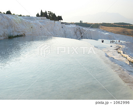 世界遺産「ヒエラポリス-パムッカレ」の「石灰棚」(トルコ） 1062996