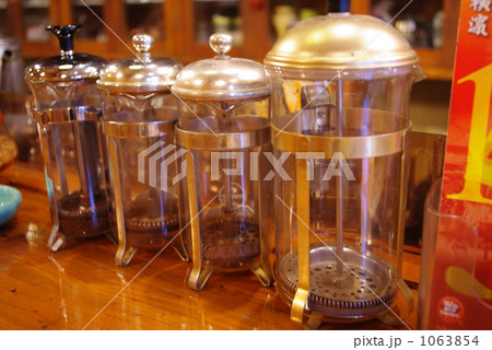 喫茶店カウンター上のティーポット 喫茶店カウンター上のティーポット 1063854