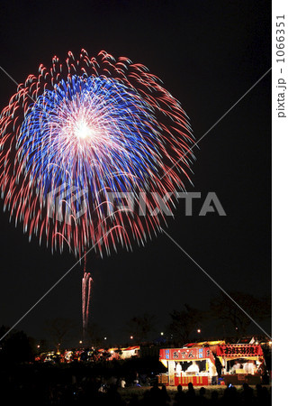 【茨城県】土浦全国花火競技大会 尺玉 四重芯変化菊 【茨城県】土浦全国花火競技大会 尺玉 四重芯変化菊 1066351