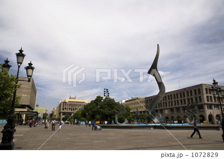 噴水の広場 1072829