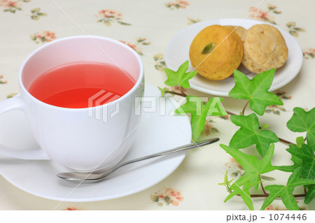 ハイビスカスティーとクッキー 1074446