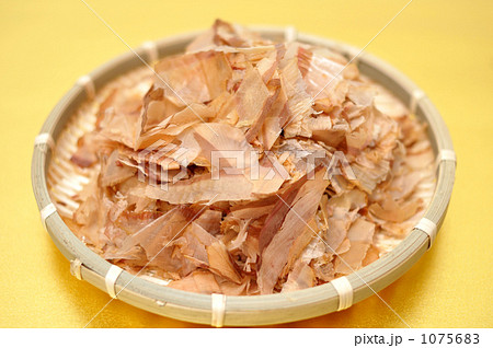 カツオ節は和食ダシの基本です。 1075683