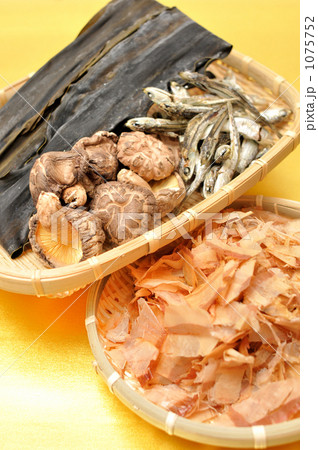 ダシ取りオールスターズ(カツオ節削り、干し椎茸、煮干し、日高昆布) ダシ取りオールスターズ(カツオ節削り、干し椎茸、煮干し、日高昆布) 1075752