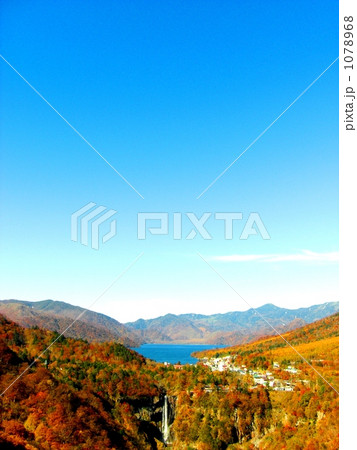 青空と秋の日光 青空と秋の日光 1078968