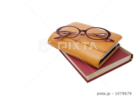 メガネと電子辞書と本 1079678