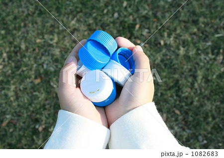 ペットボトルのキャップを集める ペットボトルのキャップを集める 1082683