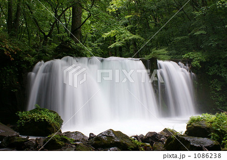 奥入瀬渓流の銚子大滝 奥入瀬渓流の銚子大滝 1086238