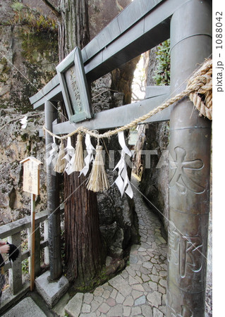太郎坊宮の夫婦岩 1088042
