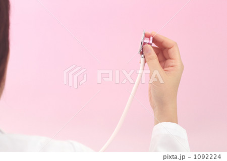 医療　ピンクの聴診器と女医 ９ 1092224