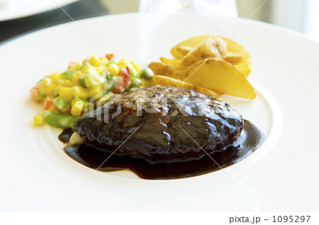 ハンバーグステーキ 1095297