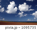 1095735