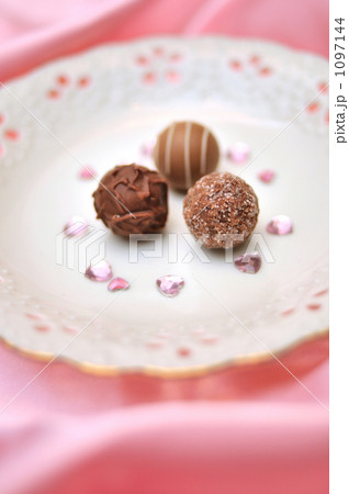 バレンタインデーにピンクのサテン布。 1097144