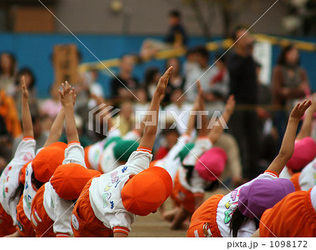 運動会の組み体操 1098172