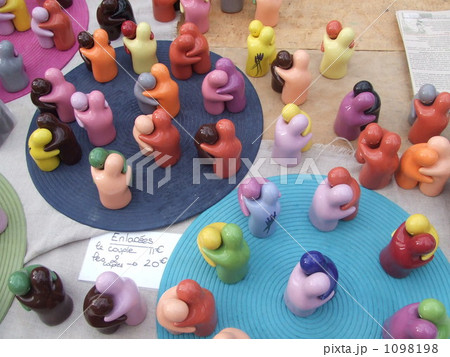 フランスの蚤の市で撮影した一枚。 1098198