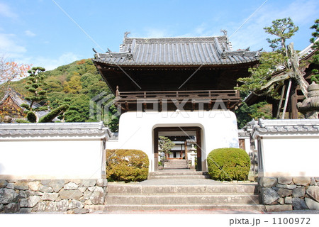 興聖寺 竜宮門の写真素材