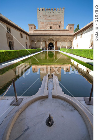 アルハンブラ宮殿の噴水 1107885