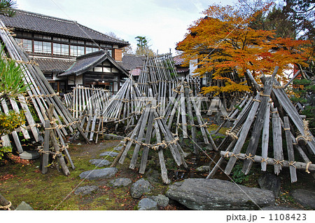 米沢散歩・料亭「吉亭」 雪囲いの庭園 米沢散歩・料亭「吉亭」 雪囲いの庭園 1108423
