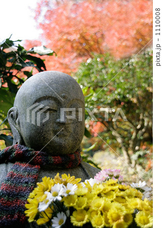 菊の花を持つ御地蔵様 菊の花を持つ御地蔵様 1110008