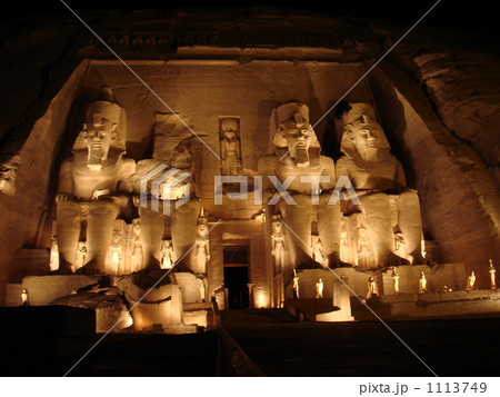エジプトのアブシンベル大神殿のライトアップ 1113749