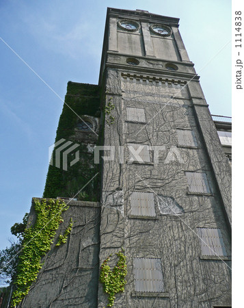 廃墟となっている横濱競馬場の建物 1114838