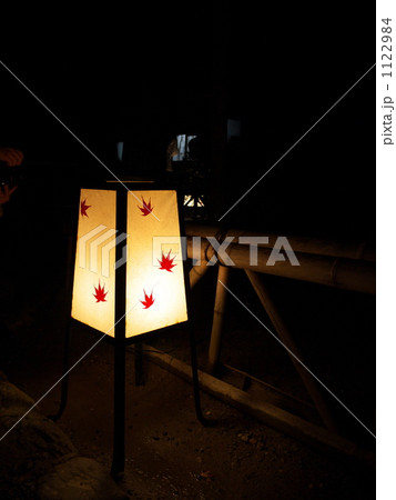 京都花燈路二尊院の燈篭 1122984