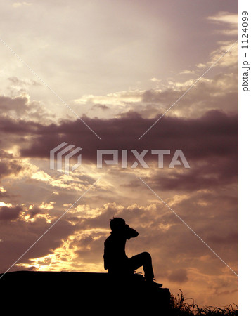 スマホと男性 スマホと男性 1124099