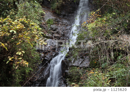 幻の滝と紅葉 1125620