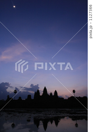 朝焼けのアンコールワット 1127366