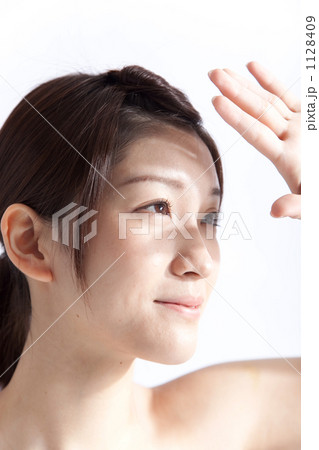 1128409