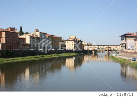 アルノ川とヴェッキオ橋 1129711