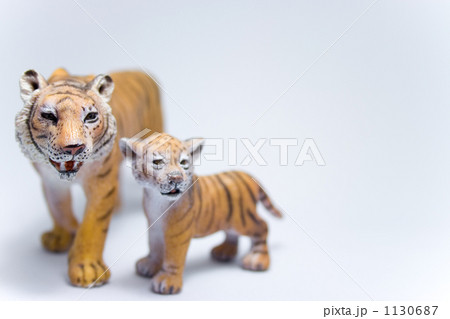 トラの親子のフィギュア 1130687