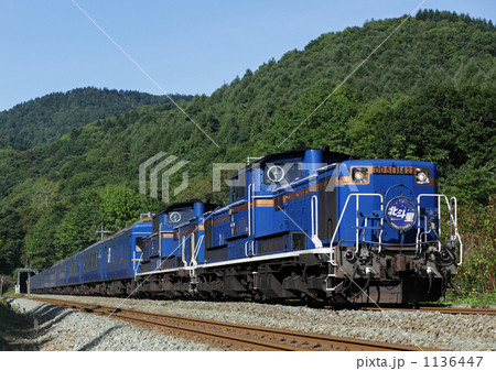 快晴の礼文華を行く“北斗星” 快晴の礼文華を行く“北斗星” 1136447