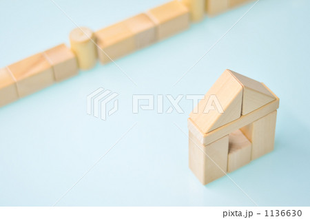 1136630