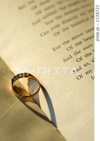 指輪と本とハート 1138722