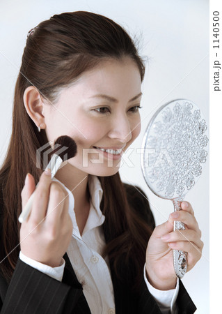 OLの朝のお化粧 OLの朝のお化粧 1140500
