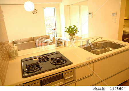 オープンキッチン　家族　居間　団欒 1143604