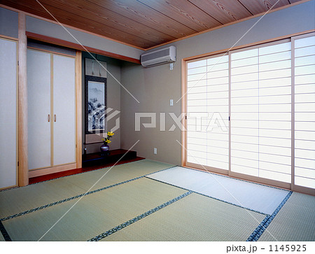 外光が入る明るい和室右アングル 1145925