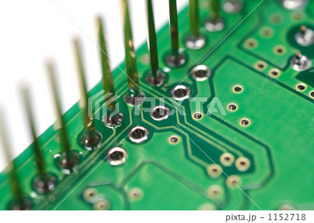 プリント基板と林立する端子とソケットピン 1152718
