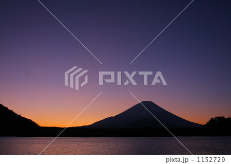 夜明け前のシルエット　富士山 1152729