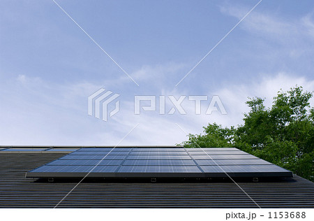 ソーラーパネルと青空 ソーラーパネルと青空 1153688