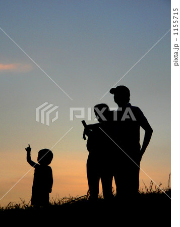 夕暮れの親子 1155715