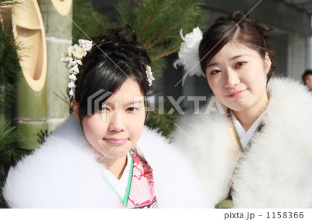 振り袖の2人 1158366